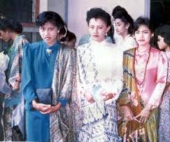      the so called x26 39  modern kebaya   x26 39 