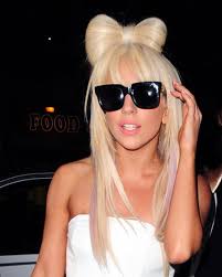 Quick Pic: Hair Bow - via Daymix