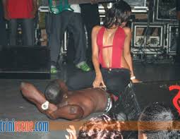 Police Search for Akon Sex - via Daymix