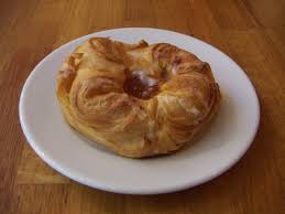 English: A glazed apple Danish - via Daymix
