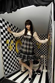   Alice    Olivia  