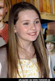 Abigail Breslin Photos - via Daymix