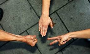 Rock, Paper and Scissors pose - via Daymix