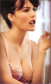Image CARLA GUGINO GIVES GOOD Picture