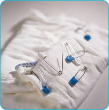 reluctant diaper-changer - via Daymix