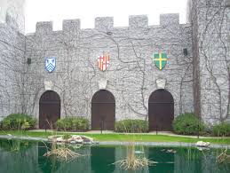   Moat   and Vines