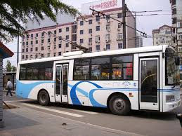 那麼無軌電車應該是高架電纜這