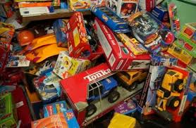 Santa has a bag full of toys, - via Daymix