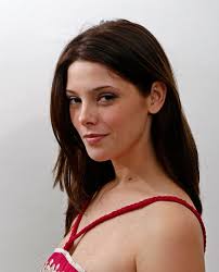 Ashley Greene Pictures - via Daymix
