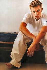 Image <b>ryan phillippe</b>, barefoot Picture