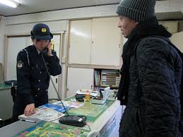 2軒目に電話をかける婦警さん