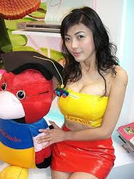 广州惊现37F巨乳美女
