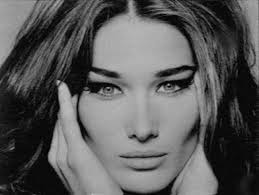 Image Carla Bruni en Français. Picture