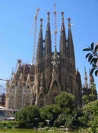 http://lloydi.com/travel-writing/barcelona/images/sagrada-familia.jpg