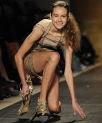 Hérve Léger by Max Azria - via Daymix