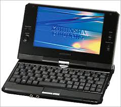 マイクロボディとはいえ、Windows XPが ...