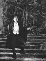 Bela Lugosi as Dracula - via Daymix