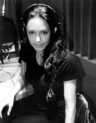 Narrates TRADING WOMEN, a - via Daymix