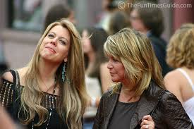     Two  non    blondes   were there 