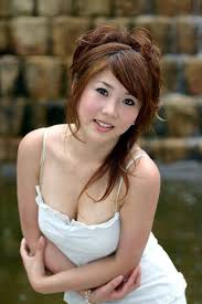Asian Dating girl white dress - via Daymix