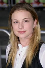 Emily VanCamp Photo - Knocked