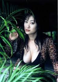 沢地優佳、透け水着＆極小ビキニ