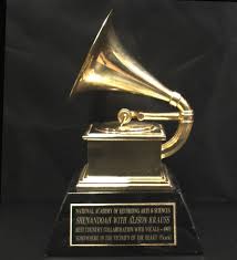 grammy award - via Daymix