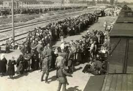 Auschwitz in - via Daymix