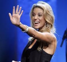 Carrie Prejean - via Daymix