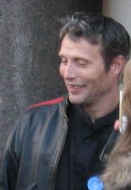 Image Image:<b>Mads Mikkelsen</b> and fans 3 <b>...</b> Picture