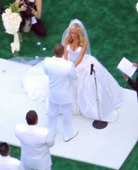 Hank and Kendra Baskett. - via Daymix