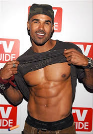 Image <b>Shemar Moore</b> breaks leg in car Picture