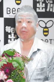 <b>出川哲朗</b>、白い粉まみれで期待通りのリアクション--『毎日どっきりVS <b>...</b>