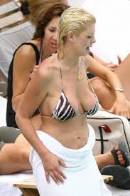 Image <b>Tara Reid's</b> stomach: Proof Picture
