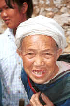 Jpeg 27K Old Bouyei woman Bi