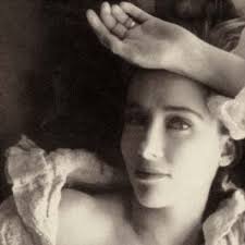 Emma Thompson Picture 1