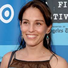 Amy Jo Johnson Image Felicity Pal Amy Jo Johnson Has New Companion E! Online Picture 4