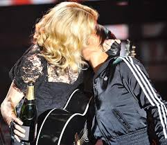 Image <b>Madonna's</b> on stage lesbian kiss <b>...</b> Picture