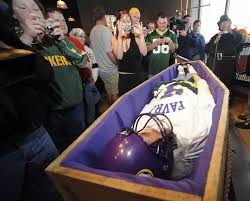 Photo: Mock mourners line up to take photos of an effigy of Brett ...