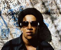 Image <b>Tego Calderón</b> stands in front Picture