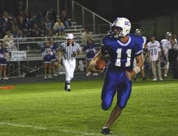 Cruiser QB 11 Adam Boster scrambles
