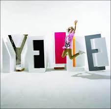 Yelle saltó ...