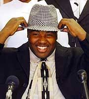 Andre Smith dons a houndstooth hat 