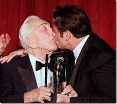 Image John Travolta kissed <b>Kirk Douglas</b> Picture