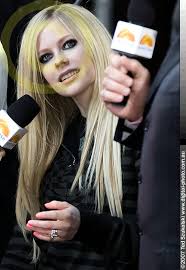 <b>Avril</b>-<b>Lavigne</b>-eye-contact_MG_5793.jpg