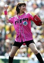 阪神戦始球式に虎谷アナ - 阪神ニュース : nikkansports.