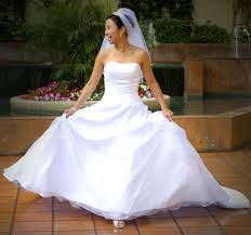 Bride gets her groove on before her