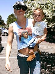 Image <b>Gwen Stefani</b> Keeping Her Hubby Close <b>...</b> Picture