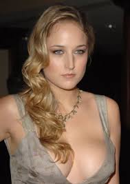 LATEST 100 POWERFUL CELEBRITY: Leelee Sobieski Now Engaged
